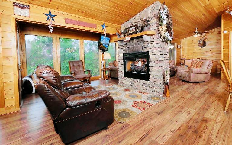 Rocky Top - Pets Welcome, Wireless Internet, Firepit, Hot Tub, Big Screen TV — photo 4