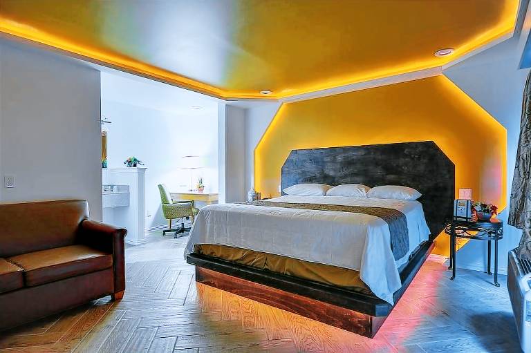 Romantic Inn & Suites