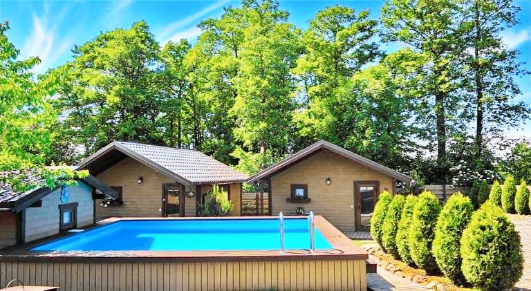 Vacation home with pool — photo 3