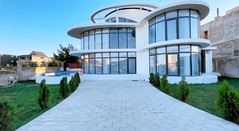 370 m² Villa