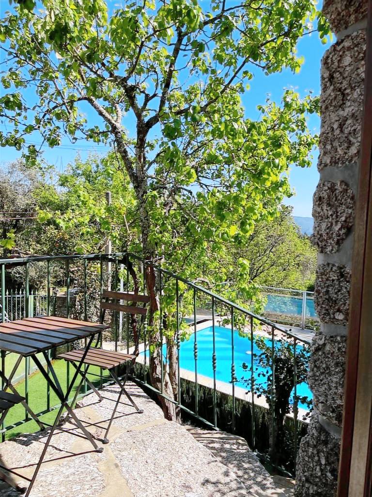 Cottage with patio, barbecue & garden | Pets allowed — photo 3