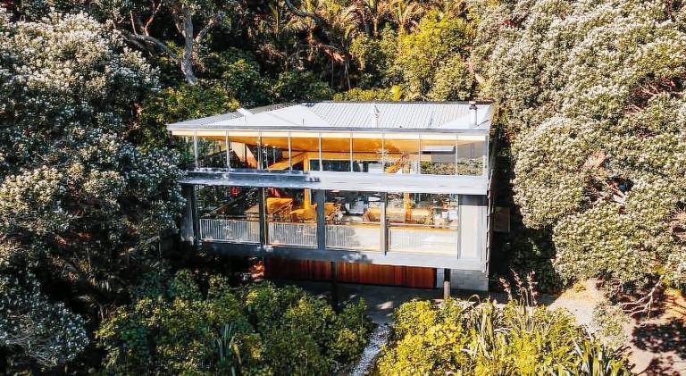 Charming house | Beach nearby | Pets allowed in Auckland