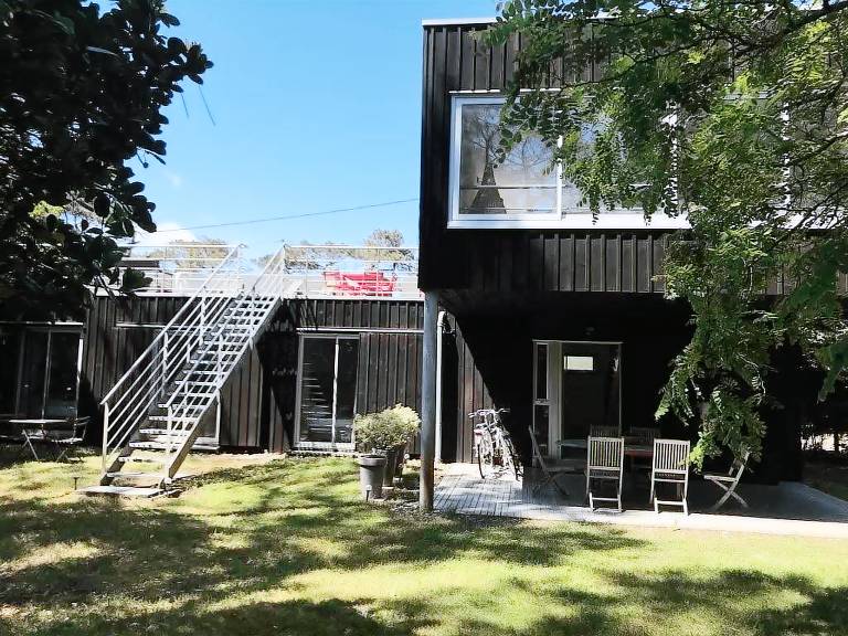 House with BBQ & yard — photo 2