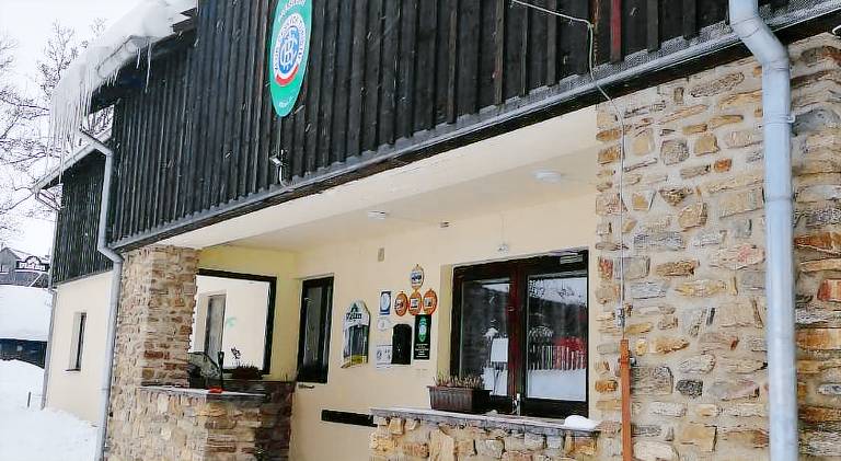 Lodge with yard & terrace — photo 4