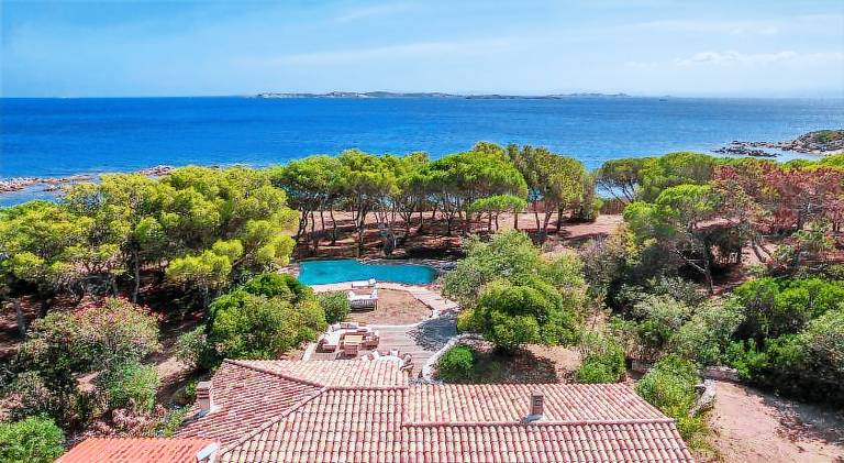 Fully equipped villa with barbeque, yard & private pool | Beach nearby | Pets are welcome — photo 4