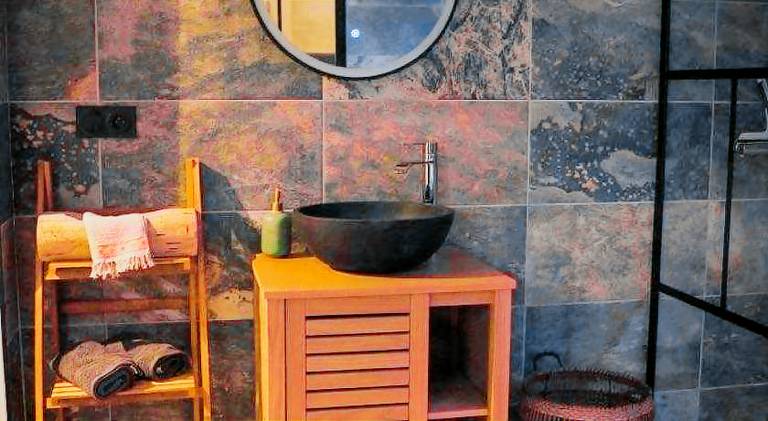 Nuit de la sagesse "jacuzzi terrasse et parking prive" — photo 2
