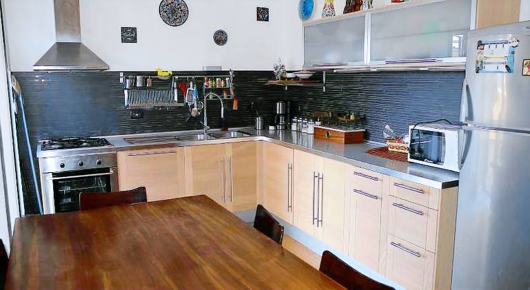 Fully equipped rental apartment with patio | Dogs allowed — photo 4