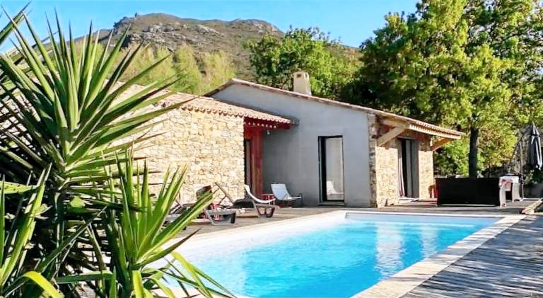 Vacation home with pool in Bastia