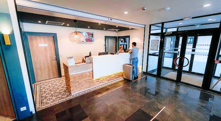 Serviced apartment with patio — photo 4