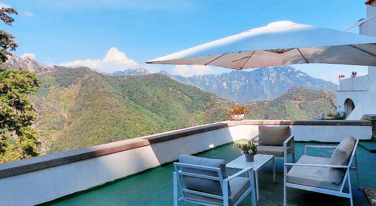 Charming house with pool, patio & grill | Pets are welcome — photo 2