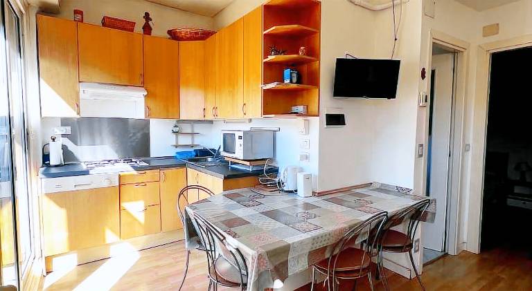 Apartment with patio — photo 4