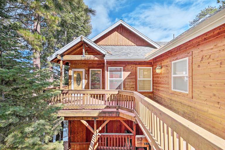 Wraparound Deck: Woodland Cabin in Lake Arrowhead — photo 3