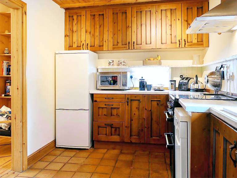 Children-friendly nice cottage with yard | Pets allowed — photo 5