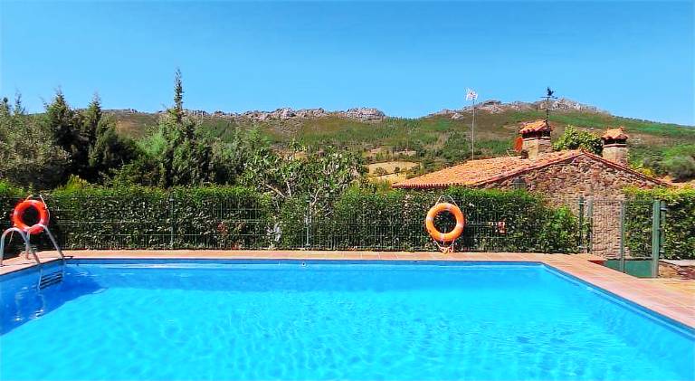 House with yard, pool & BBQ — photo 3