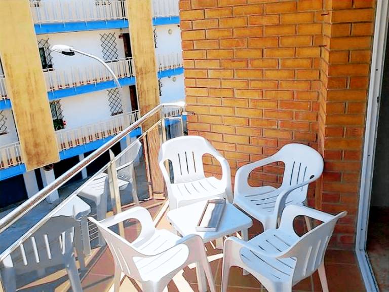 Apartment with 1 room for 4 persons — photo 2