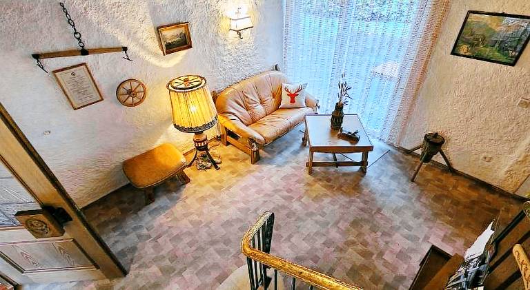 Apartment with patio & yard — photo 3