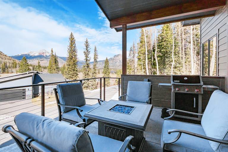 Brand new townhome across from Purgatory - Hot Tub/Views/Arcade Game/Shuttle in Durango, CO