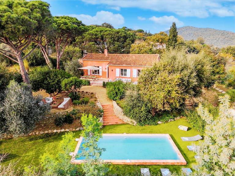 Family-friendly wonderful house with private pool, BBQ & yard | Pet-friendly in Grimaud