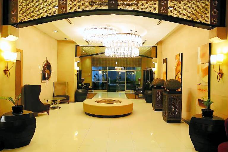 Cozy Condo at Forbeswood Parklane BGC The Fort in Taguig