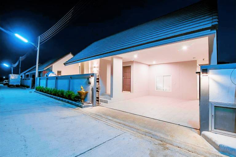 Villa with barbecue, garden & pool — photo 5