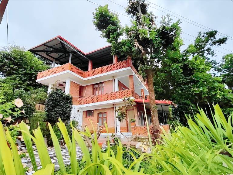 Nice house with pool, grill & yard | Perfect for remote work | Pet-friendly in Mussoorie