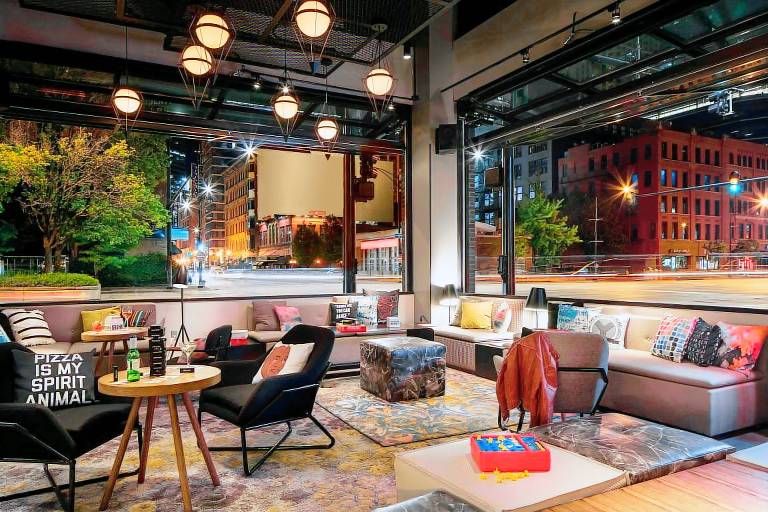 Moxy Chicago Downtown — photo 2
