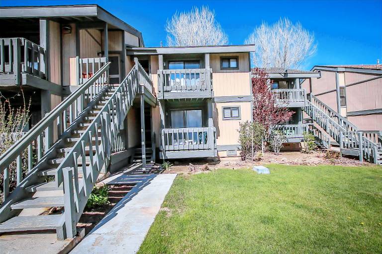 Condo with heated pool, grill & jacuzzi | Lake view — photo 5
