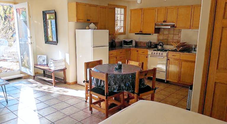 Apartment with patio & barbeque — photo 3
