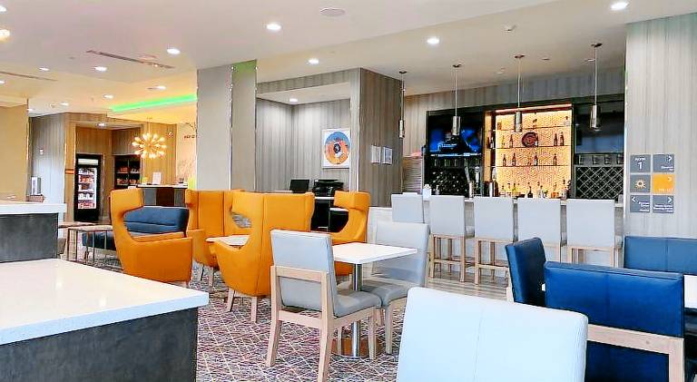 La Quinta Inn & Suites by Wyndham Opelika Auburn — photo 5