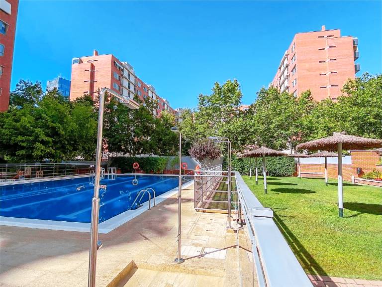 Rental apartment with pool — photo 5