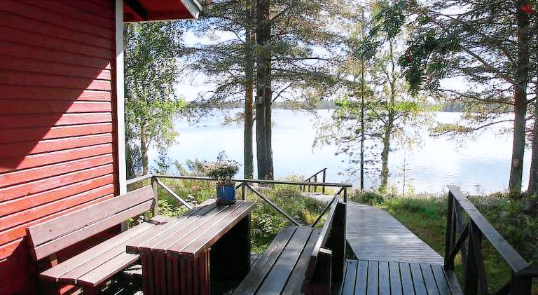 Chalet with hot tub — photo 4