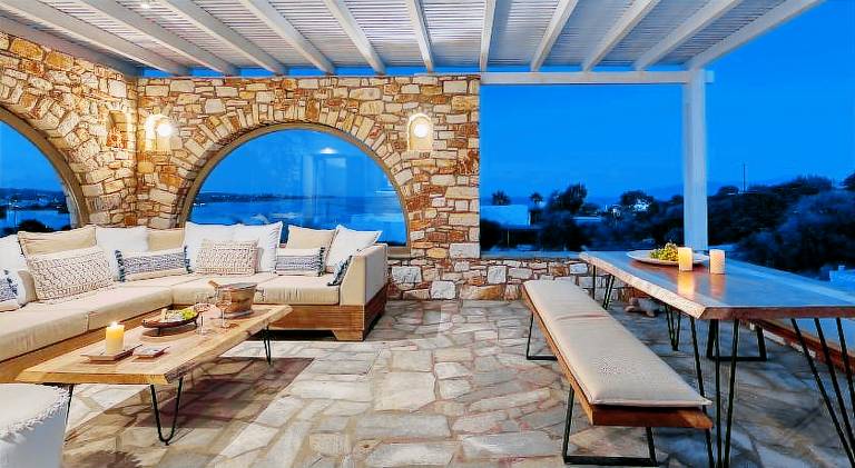 Villa with pool, yard & grill — photo 3