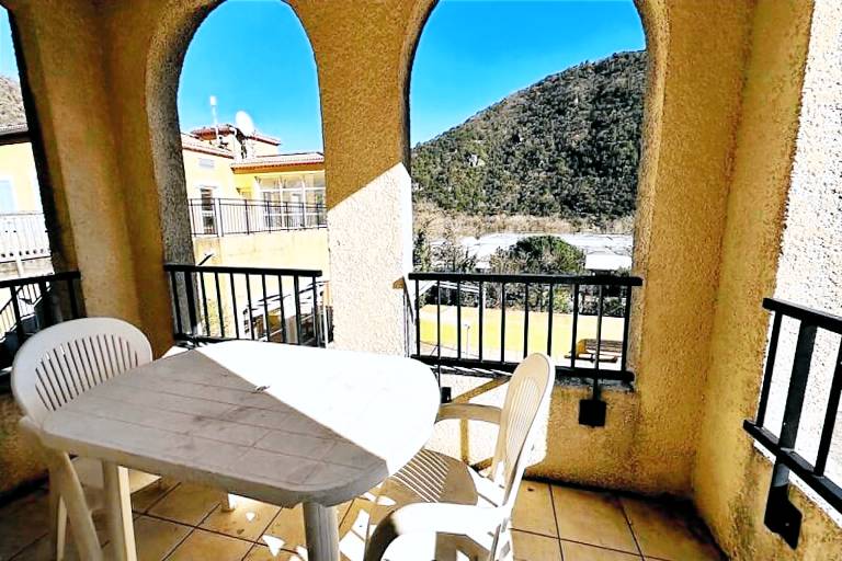 Apartment with patio | Pet-friendly — photo 3