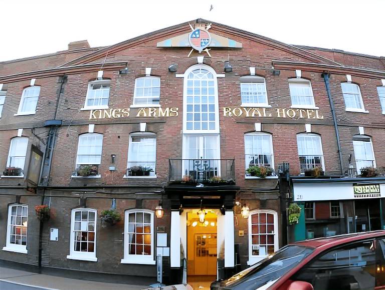 The Kings Arms and Royal Hotel, Godalming, Surrey - The Coaching Inn Group in Godalming