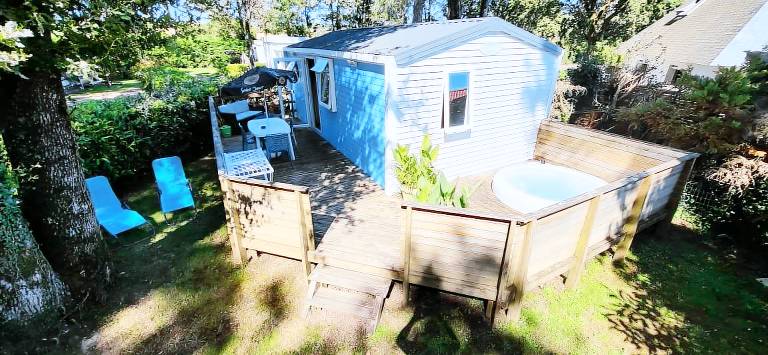 Campsite Du Bois de Beaumard - Mobile-home VIP - 29 m² - 2 bedrooms - Double deck SPA (maximum 2 adults or family) 4 people in Vannes