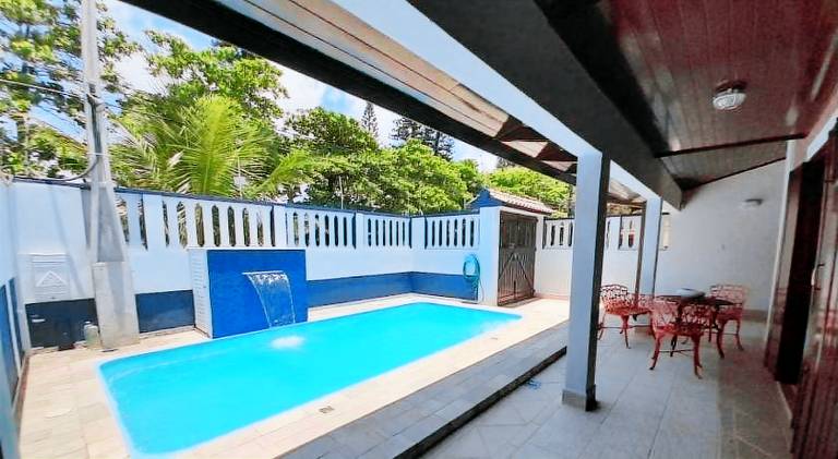Vacation home with pool — photo 5