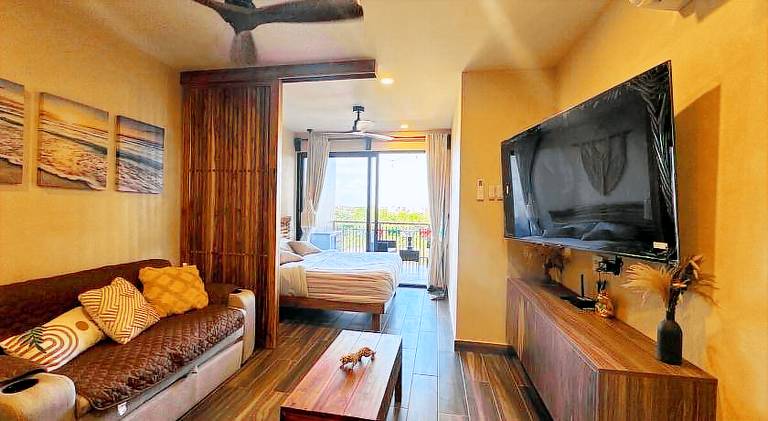 Rental apartment with hot tub & pool — photo 2