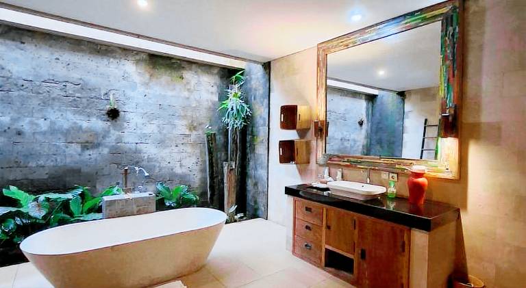 Child-friendly pleasant villa with patio, yard & pool | Good for workation | Pets are welcome — photo 2
