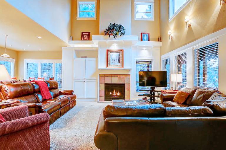 Vacation home with patio & private pool in Bend, OR