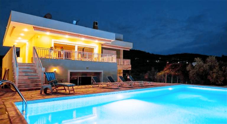 120 m&sup2; Villa