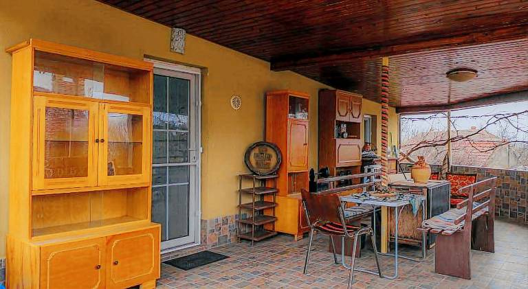 Apartment with patio — photo 5