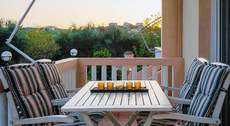 Holiday apartment with terrace, BBQ & garden — photo 3