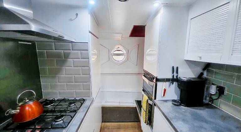 Boat with 2 rooms for 4 persons — photo 2