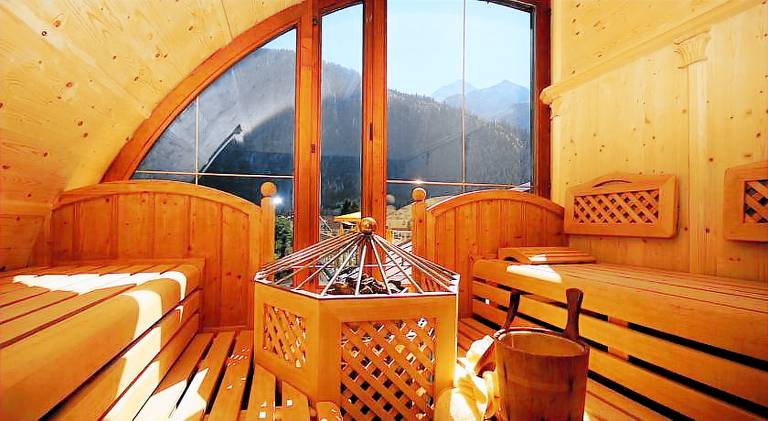 Vacation home with pool, hot tub & sauna — photo 2