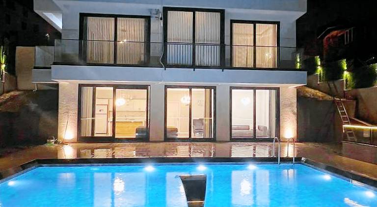 Villa with pool | Dogs allowed in Kartepe