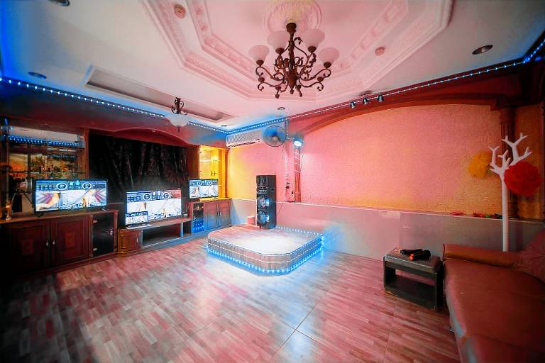 Ample villa with sauna, terrace & private pool | Near Walking Street | Perfect for remote work | Dogs allowed — photo 4