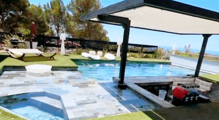 300 m² Villa