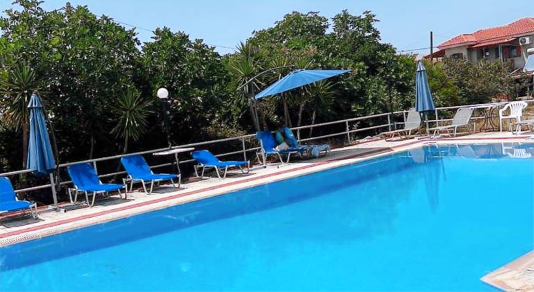 Lovely serviced apartment with garden, patio & pool | Close to the beach | Pets are welcome — photo 5