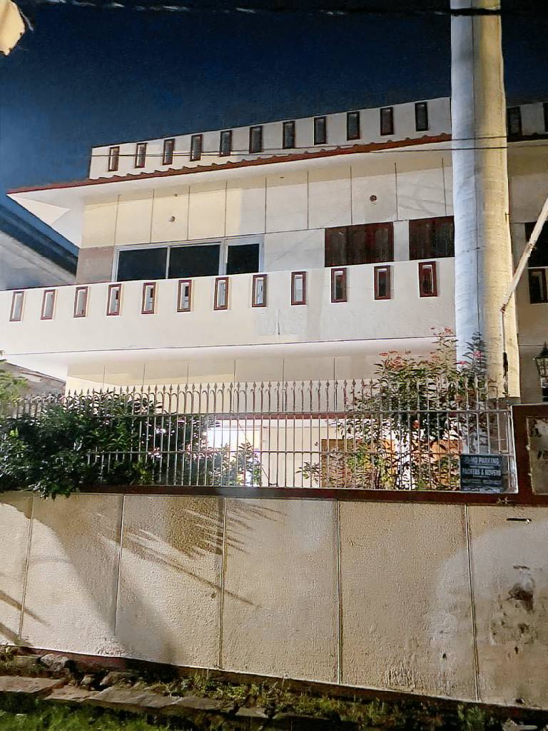 House with 4 rooms for 12 persons in Tola