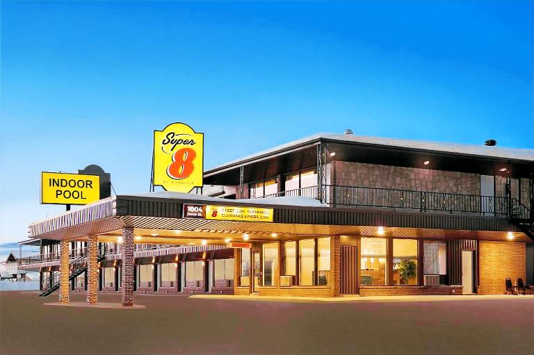 Super 8 by Wyndham Hearst ON — photo 3